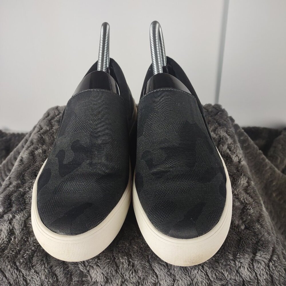 Vince Camuto VP-KORLI2 Dark Gray Camo Slip On Sneakers Casual Shoes 7M - Picture 2 of 11